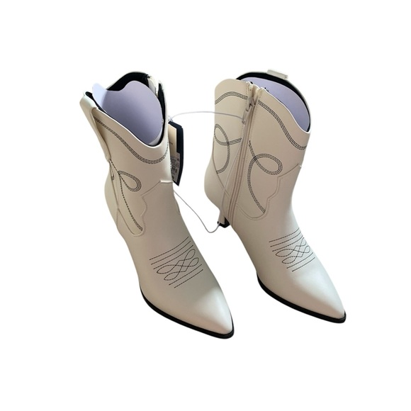 Jenson Western Ankle Boots with Memory Foam Insole Universal Thread
Color:cream - Picture 1 of 5